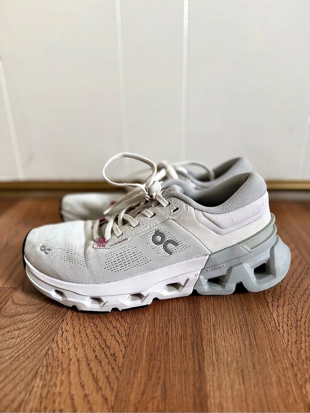 On Cloudswift Athletic Shoes White & Pink US 8.5